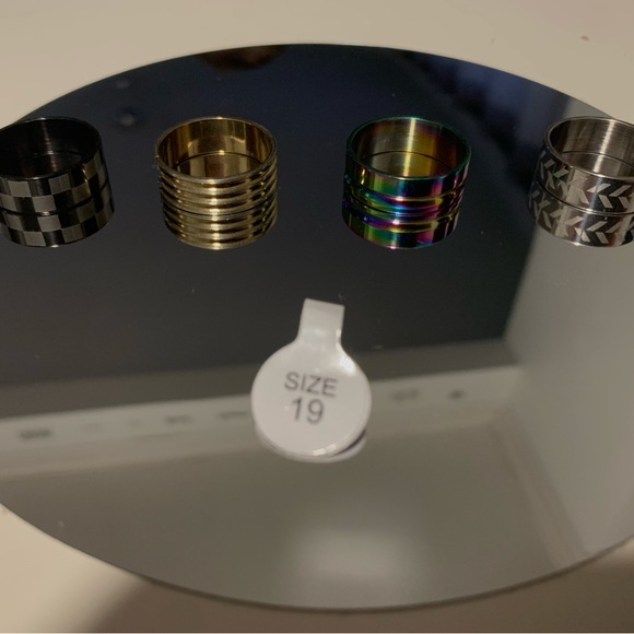 High Quality Engraved Ring Set - Picture 2 of 6